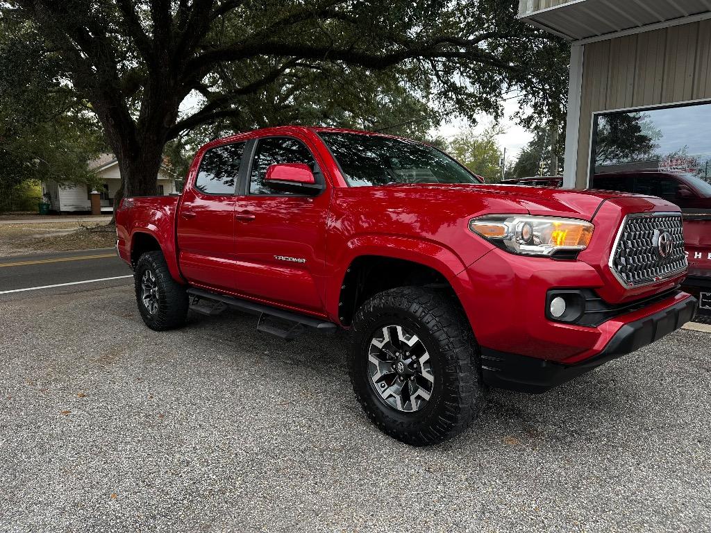 2016 Toyota Tacoma SR5's photo