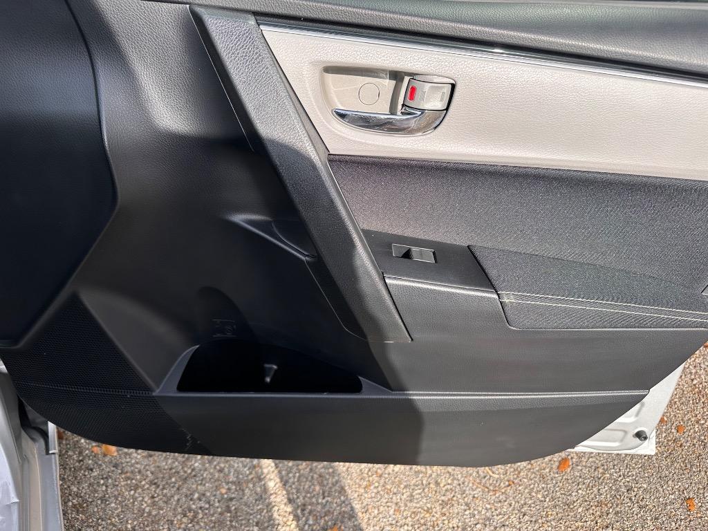2019 Toyota Corolla LE - Photo 18