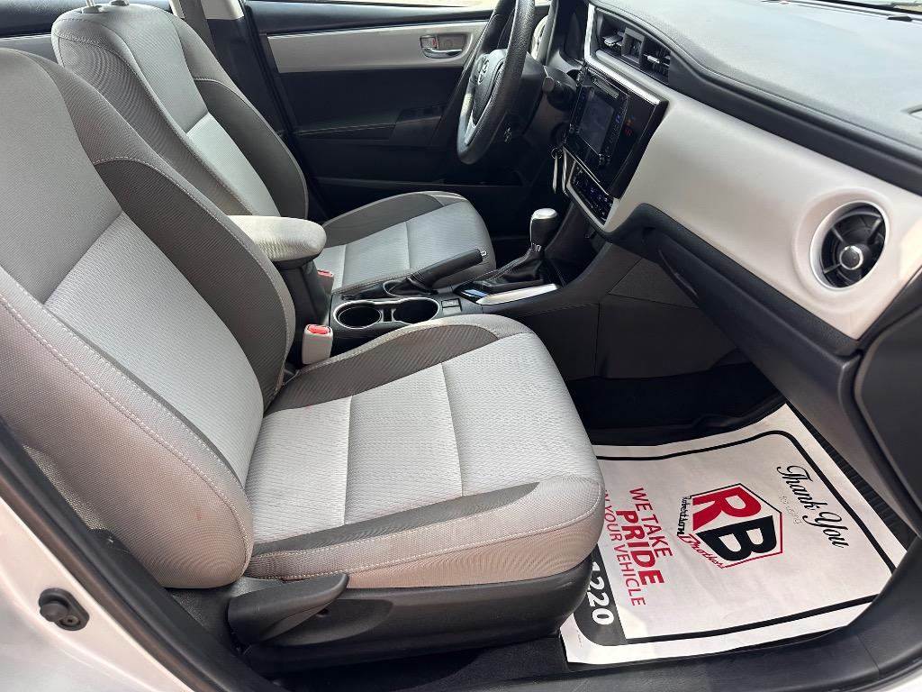2019 Toyota Corolla LE - Photo 19