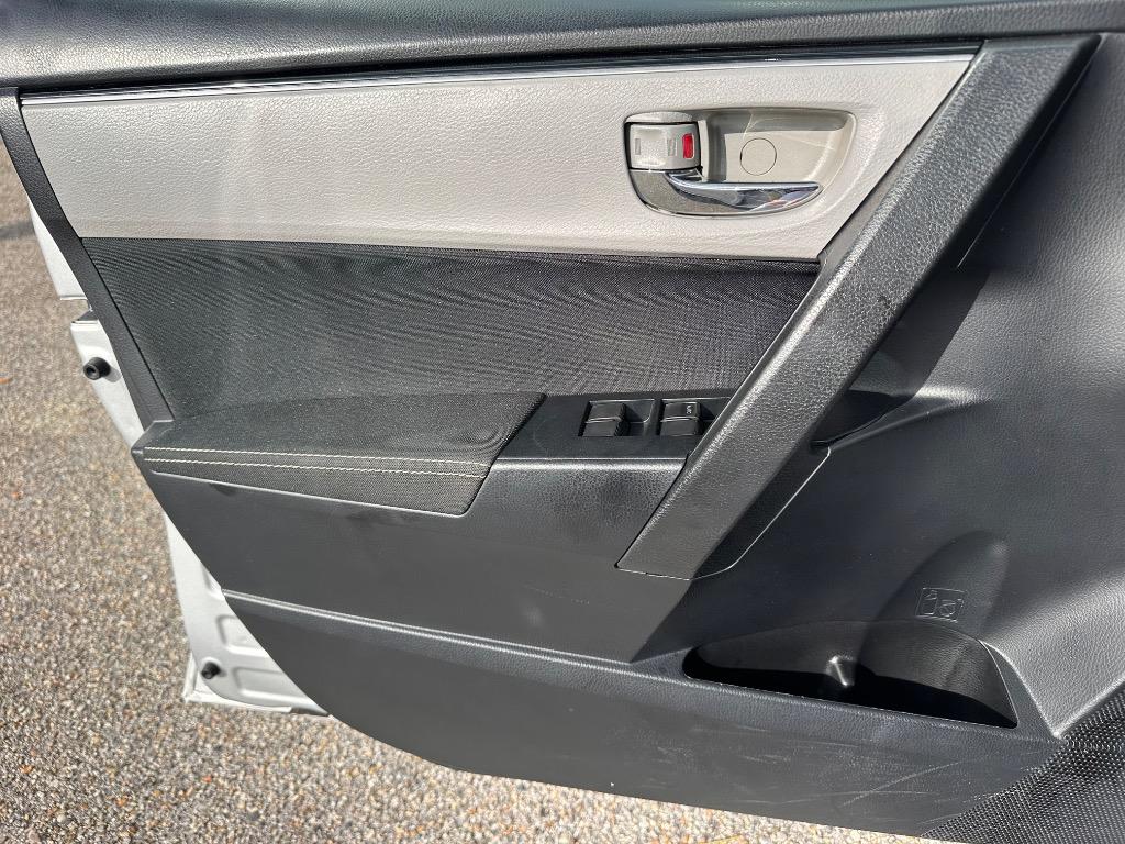2019 Toyota Corolla LE - Photo 15