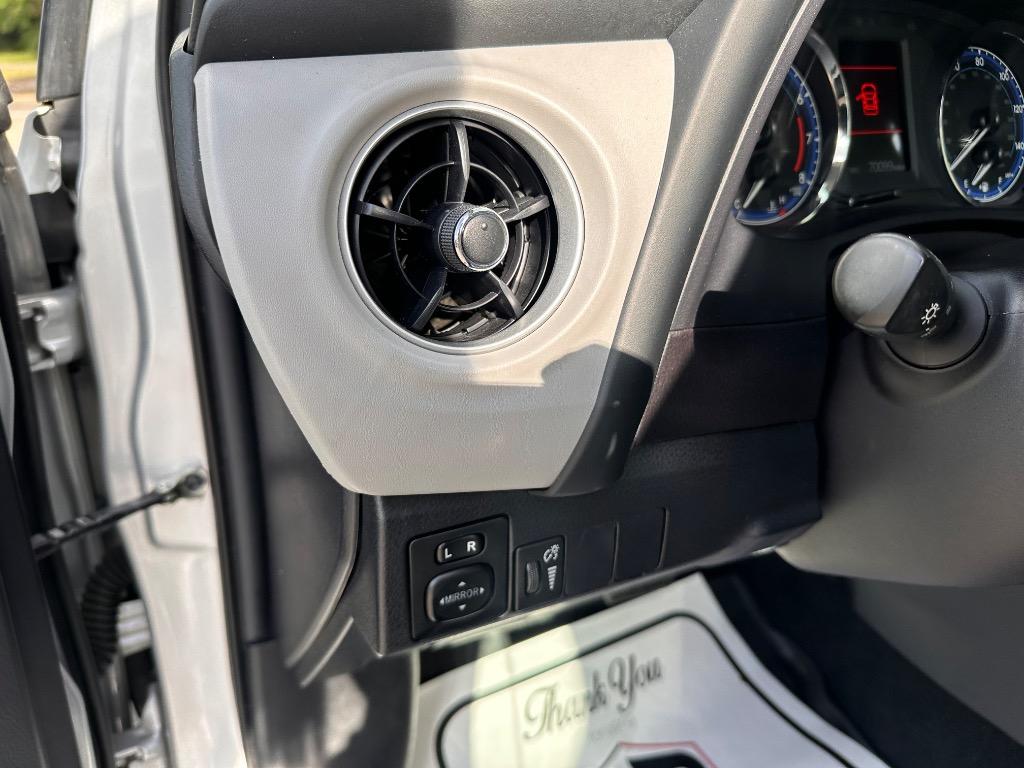 2019 Toyota Corolla LE - Photo 9