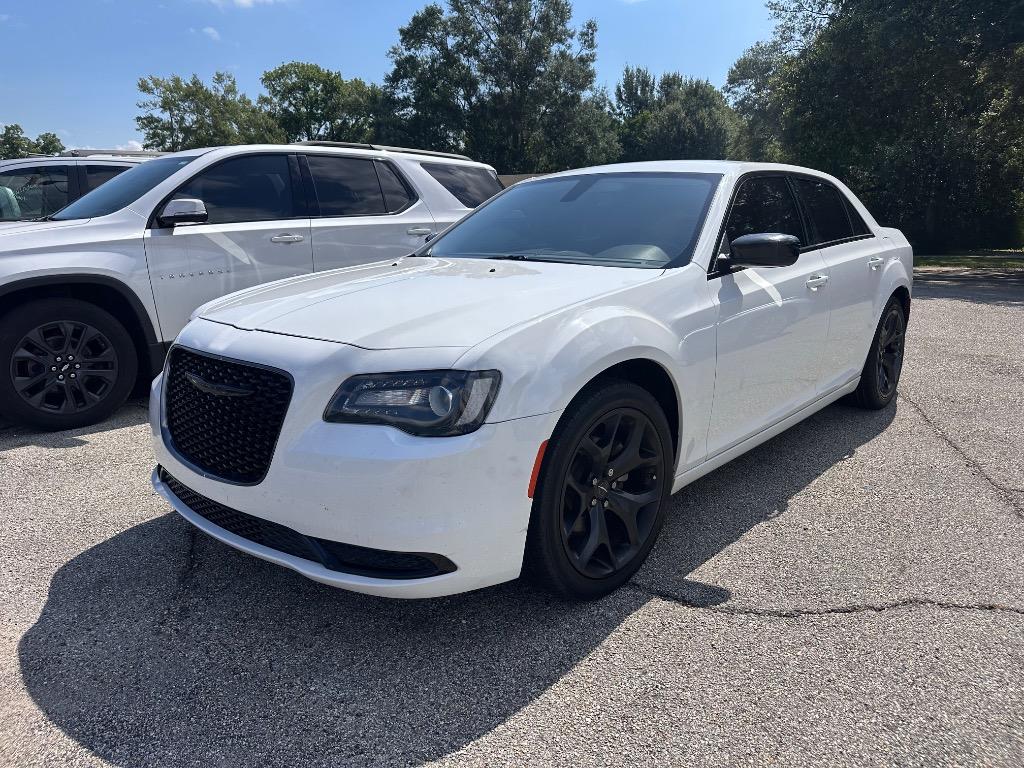 2022 Chrysler 300 Touring's photo